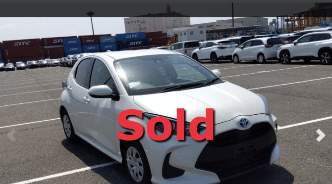 TOYOTA Yaris Hybrid X